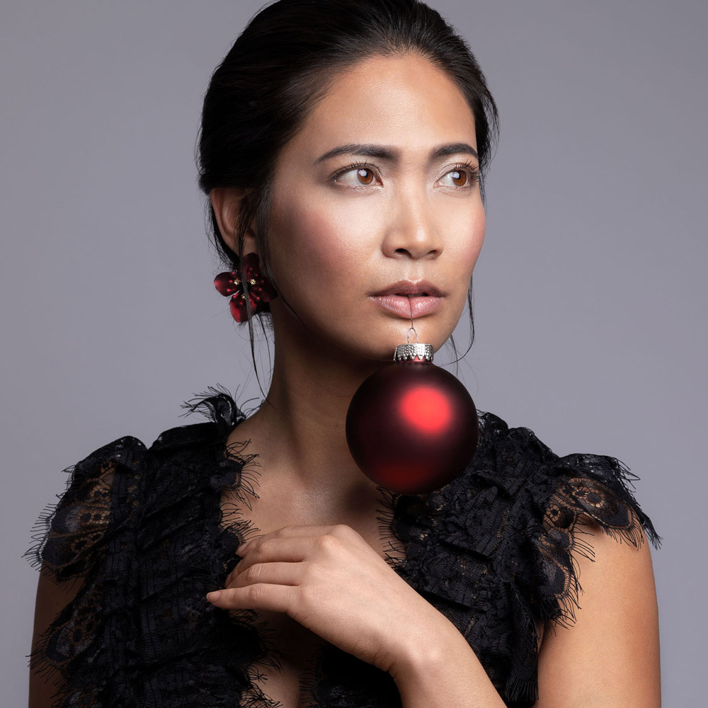 Frau Portrait Kugel Rot