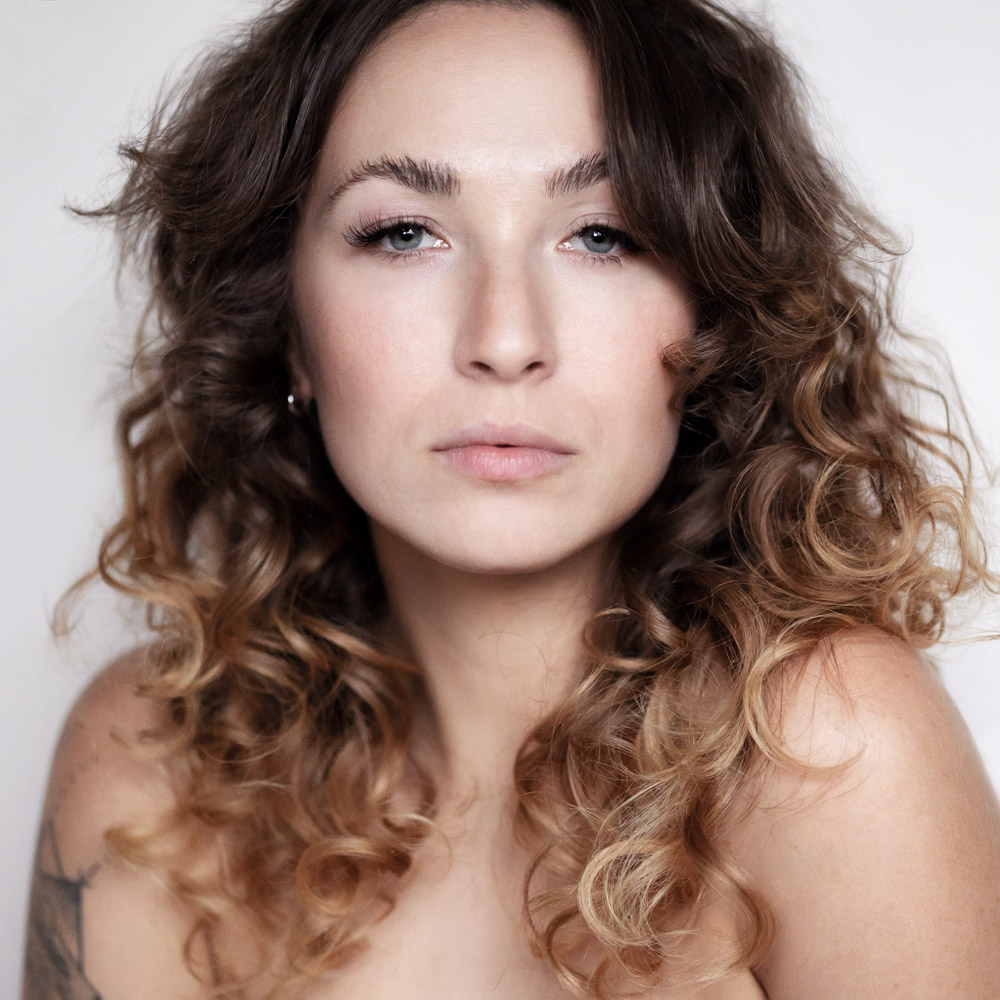 Portrait Frau Locken